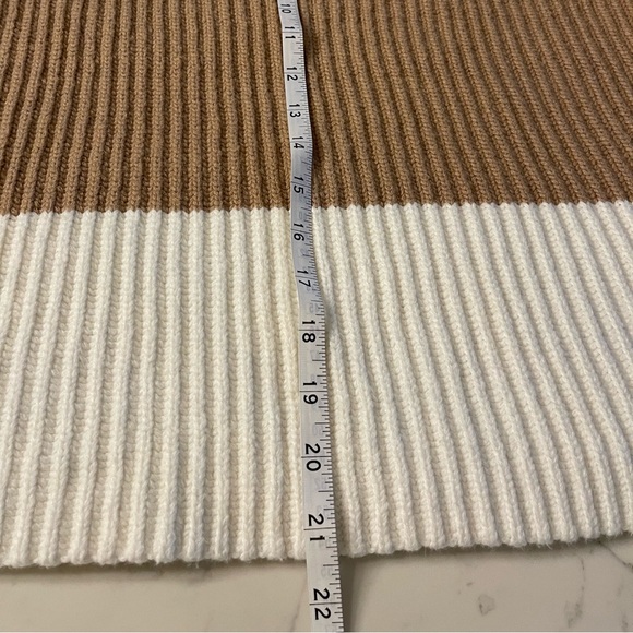 Banana Republic tan/cream sweater - Picture 9 of 10
